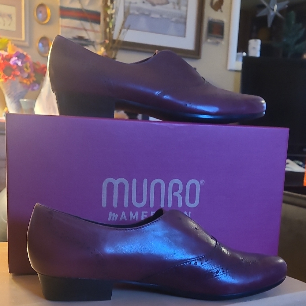 Munro Women's Burgundy Oxfords